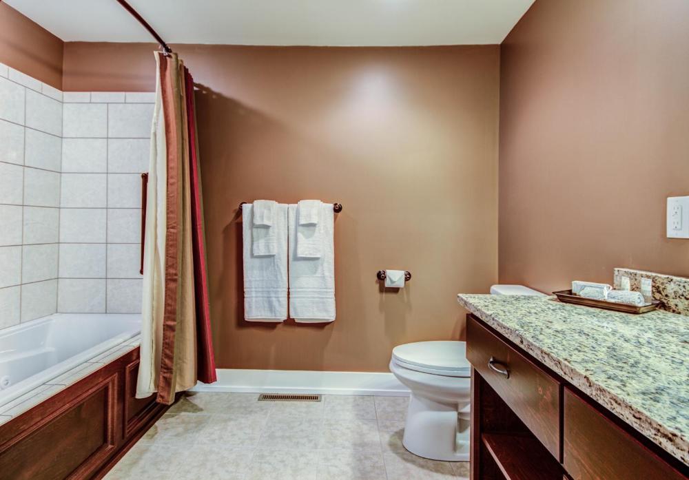 Superior King Room interior